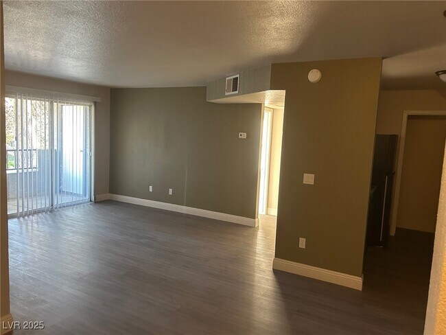 2606 S Durango Dr in Las Vegas, NV - Building Photo - Building Photo