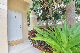 101 Lighthouse Cir in Jupiter, FL - Building Photo