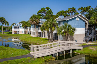 Park Village Apartments in Melbourne, FL - Foto de edificio - Building Photo