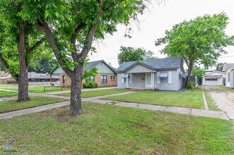 890 Ross Ave in Abilene, TX - Building Photo - Building Photo
