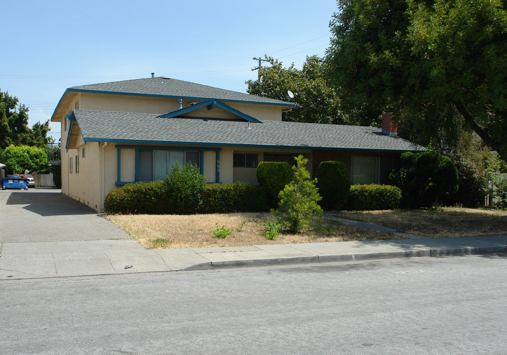 665 E Olive Ave in Sunnyvale, CA - Building Photo