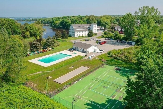 40 Web Ave in North Kingstown, RI - Building Photo - Building Photo