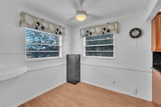 1000 SW 125th Ave in Pembroke Pines, FL - Building Photo - Building Photo