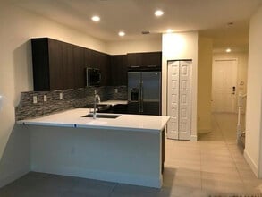8878 NW 103rd Ave in Doral, FL - Building Photo - Building Photo