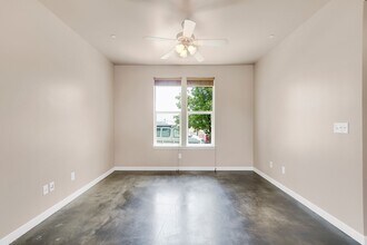 2214 Hutchinson St in Chico, CA - Building Photo - Building Photo