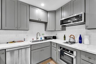 1240 W 29th St in Los Angeles, CA - Foto de edificio - Building Photo