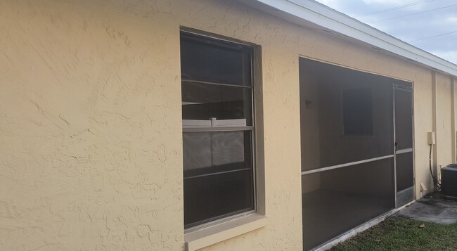 2305 SE 6th Ln in Cape Coral, FL - Building Photo - Building Photo