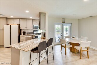 6030 Perthshire Ln in Ft. Myers, FL - Building Photo - Building Photo