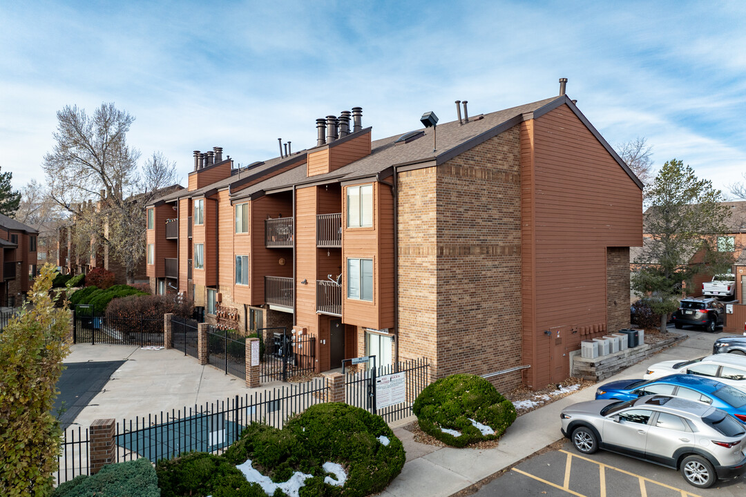 Telluride Condominiums in Lakewood, CO - Building Photo