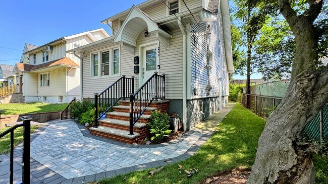 223 Central Ave in Bogota, NJ - Foto de edificio - Building Photo