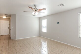 17746 W Red Bird Rd in Surprise, AZ - Foto de edificio - Building Photo