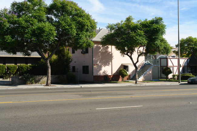 332 N Glendale Ave in Glendale, CA - Building Photo - Building Photo