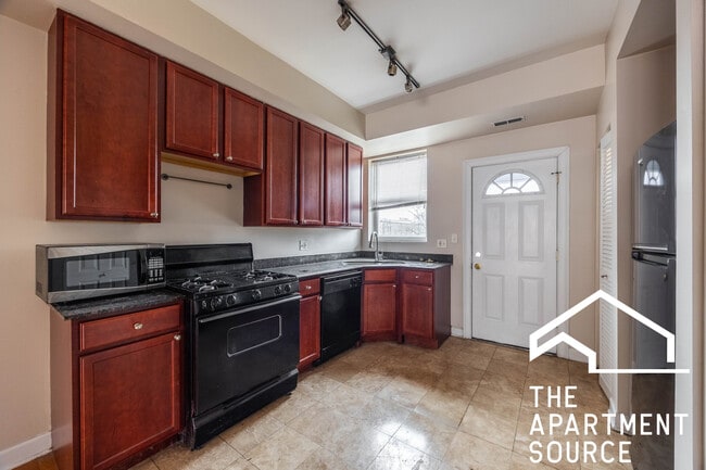 property at 7462 N Greenview Ave