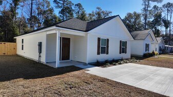 31 Klickitat Dr in Crawfordville, FL - Building Photo
