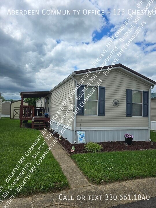 886 High St in Aberdeen, OH - Building Photo