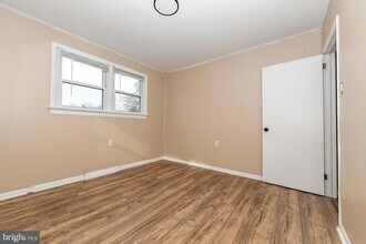 90 Tufts Rd in Pennsville Township, NJ - Foto de edificio - Building Photo