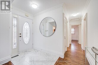 26 Elvaston Dr in Toronto, ON - Building Photo - Building Photo