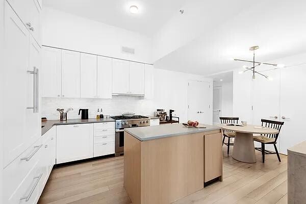 50 W 30th St in New York, NY - Building Photo