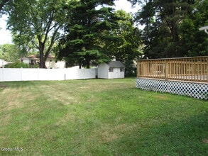 10 Flicker Dr in Latham, NY - Building Photo - Building Photo