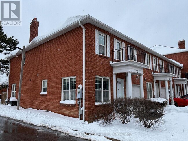 90 Stornwood Ct in Brampton, ON - Building Photo - Building Photo