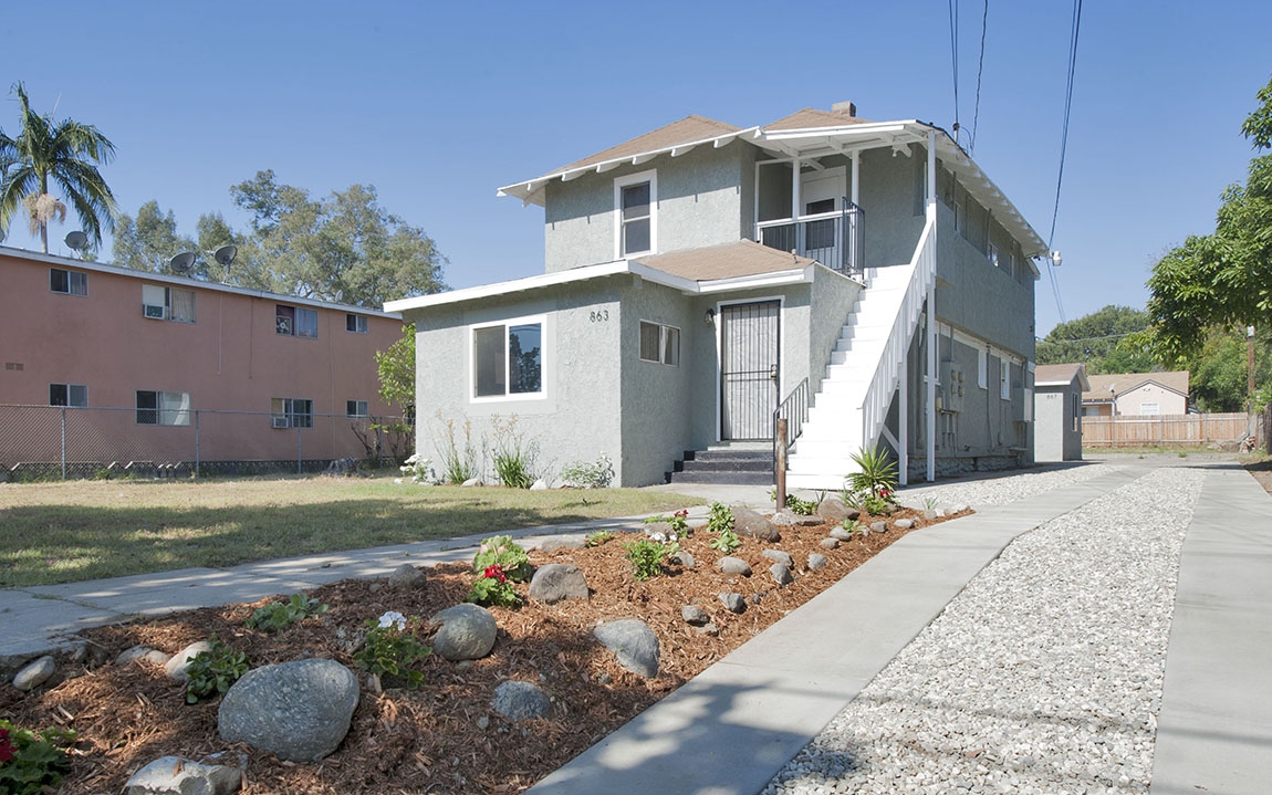 863 N Summit Ave in Pasadena, CA - Foto de edificio