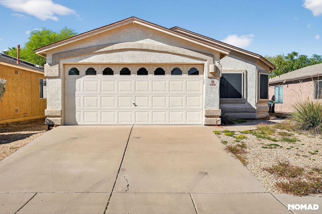 4660 S Valley Rd in Tucson, AZ - Building Photo