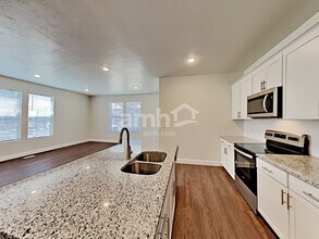 11133 Kitty Hawk Rd in South Jordan, UT - Building Photo - Building Photo