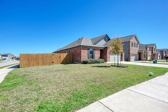18600 Golden Eagle Way in Elgin, TX - Building Photo - Building Photo