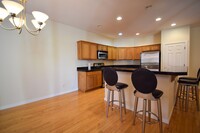 370 SW 105th Terrace in Portland, OR - Foto de edificio - Building Photo