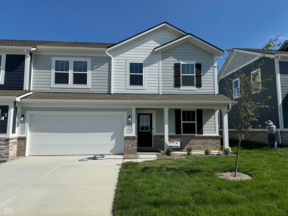 1048 Bald Tree Dr in Westfield, IN - Foto de edificio