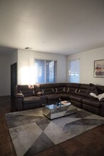 12952 Gingerwood Ct in Corona, CA - Foto de edificio - Building Photo