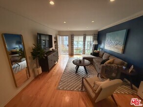 1204 N Crescent Heights Blvd in West Hollywood, CA - Building Photo - Building Photo