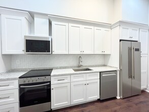 412 E Gwinnett St, Unit 412 E Gwinnett St. in Savannah, GA - Foto de edificio - Building Photo