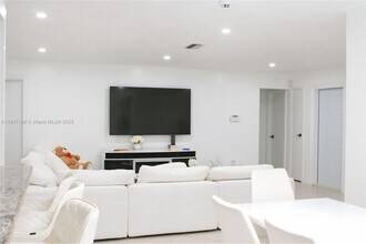 8457 Sheraton Dr in Miramar, FL - Building Photo - Building Photo