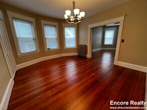 759 Boylston St, Unit 2 in Chestnut Hill, MA - Building Photo - Building Photo
