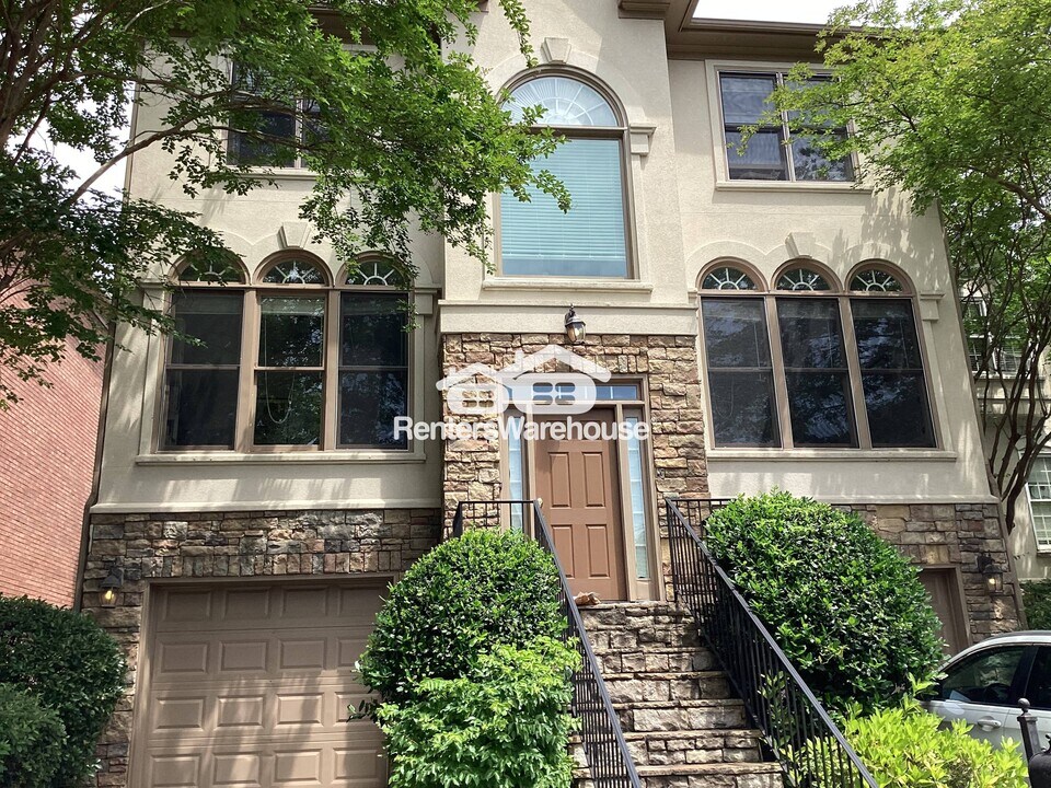 2462 Vivian Cir in Decatur, GA - Building Photo
