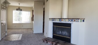 6241 Riverside Blvd in Sacramento, CA - Building Photo