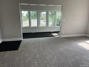 2254 Biddle Ave in Wyandotte, MI - Building Photo - Building Photo