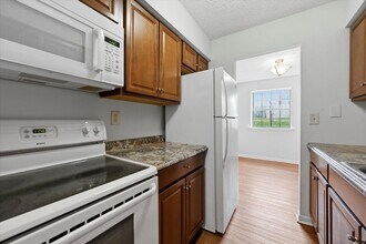 2402 Pond View Dr in West Chester, PA - Building Photo - Building Photo