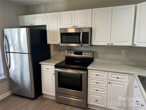 6075 Cougar Ln in Charlotte, NC - Building Photo - Building Photo