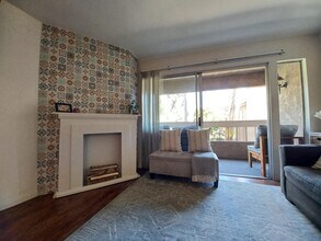 10325 Caminito Cuervo in San Diego, CA - Building Photo - Building Photo