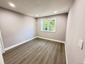 719 E 217th St in Bronx, NY - Building Photo
