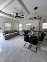 11 Pamplona St in Pharr, TX - Building Photo - Building Photo