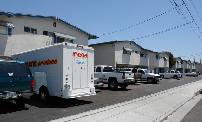 Pacific Court Apartments in Huntington Beach, CA - Foto de edificio - Building Photo