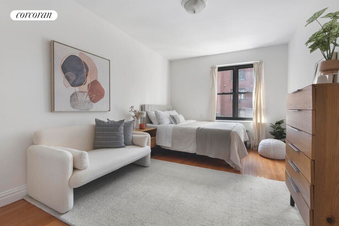 312-320 W 23 St in New York, NY - Building Photo