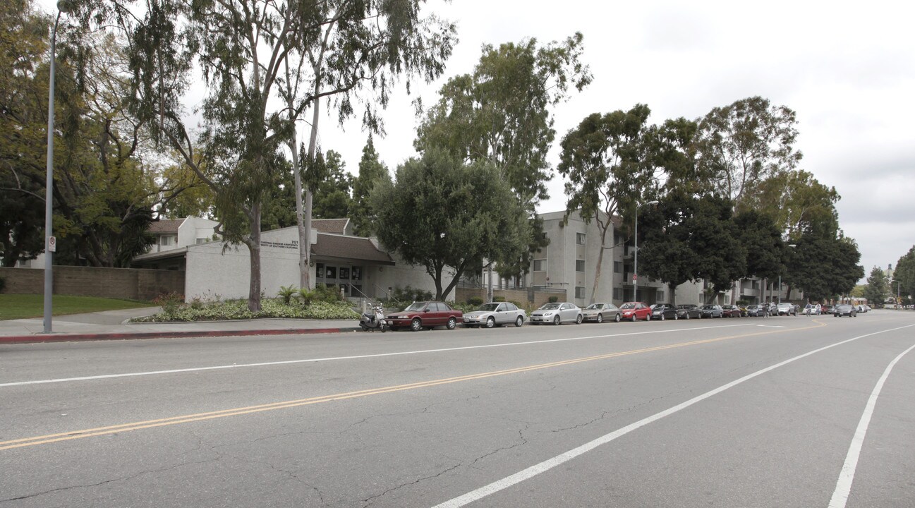 Cardinal Gardens Apartments in Los Angeles, CA - Building Photo