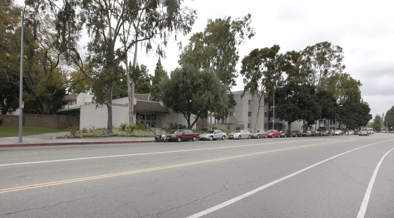 Cardinal Gardens Apartments in Los Angeles, CA - Foto de edificio