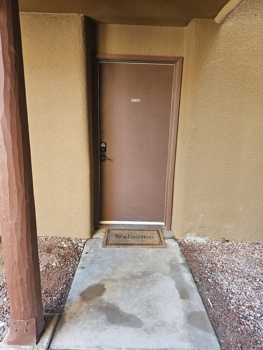 1810 E Blacklidge Dr in Tucson, AZ - Building Photo