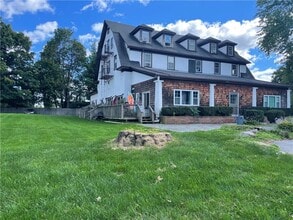 185 E Lake Blvd in Mahopac, NY - Building Photo - Building Photo