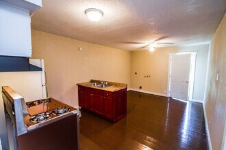 1315 Dawson St in San Antonio, TX - Building Photo - Building Photo